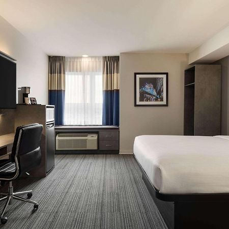 Microtel Inn & Suites By Wyndham Boisbriand Sainte-Therese Exterior photo
