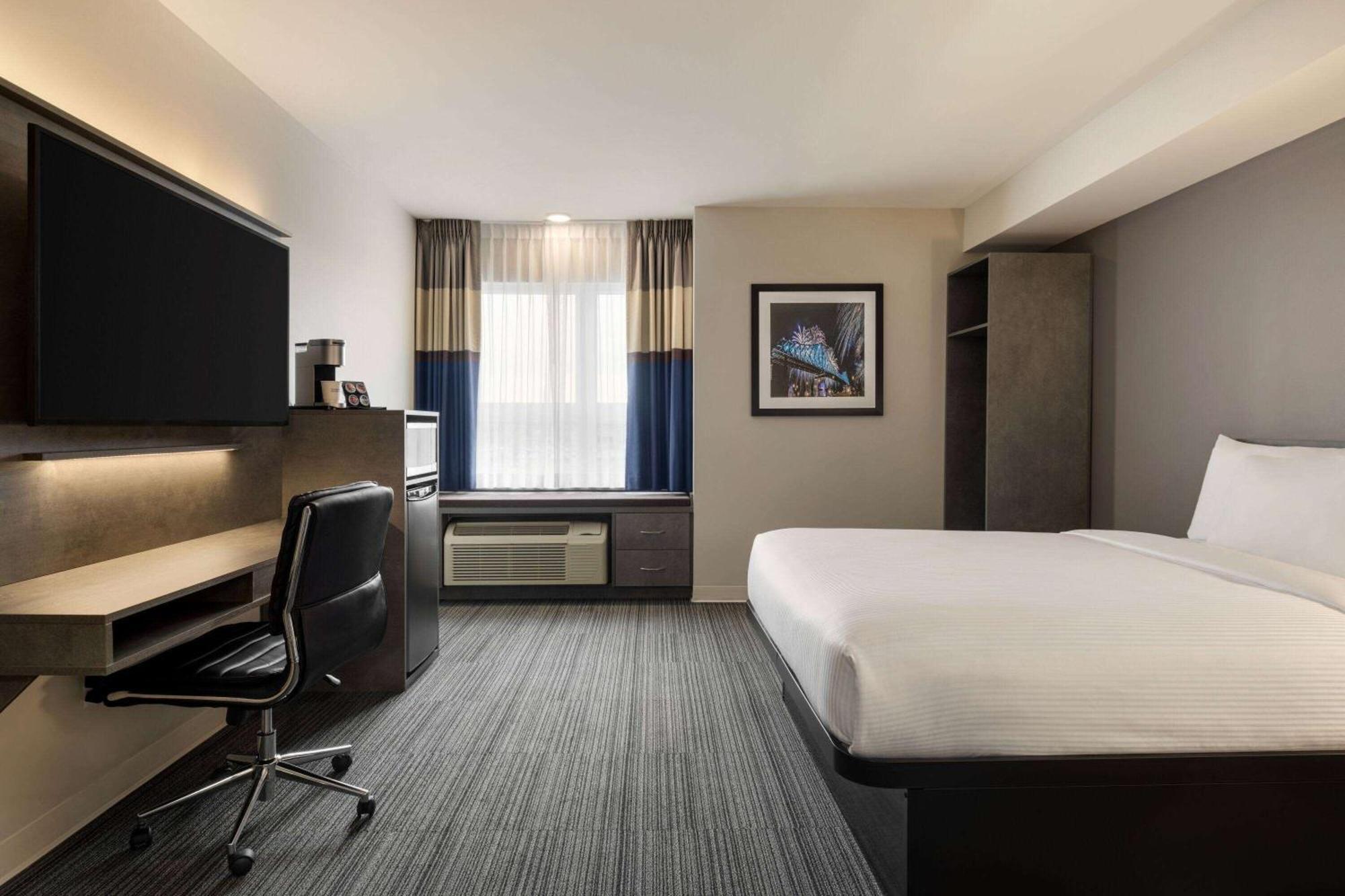 Microtel Inn & Suites By Wyndham Boisbriand Sainte-Therese Exterior photo