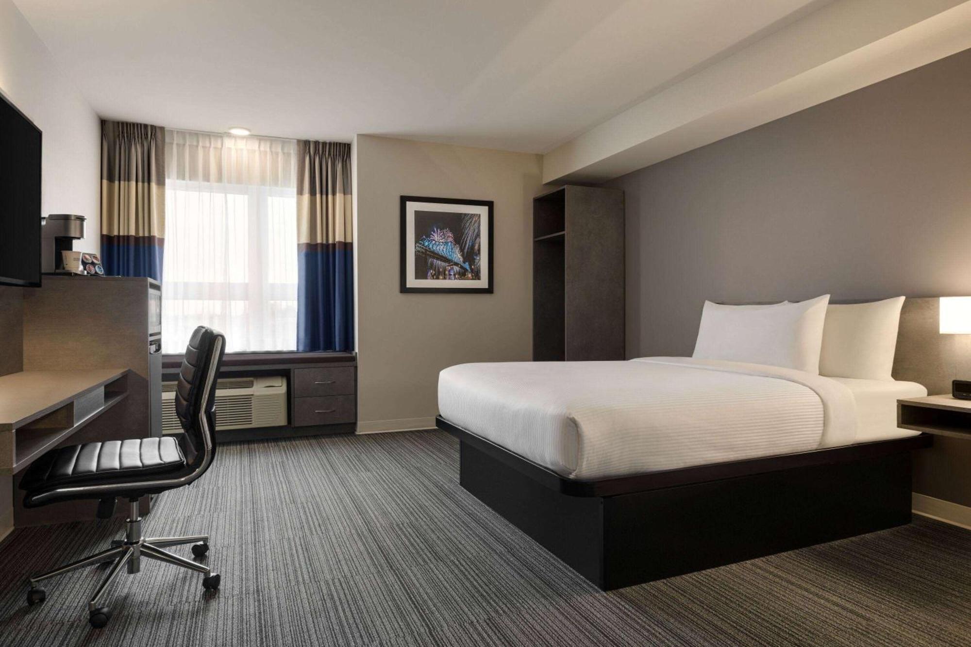 Microtel Inn & Suites By Wyndham Boisbriand Sainte-Therese Exterior photo