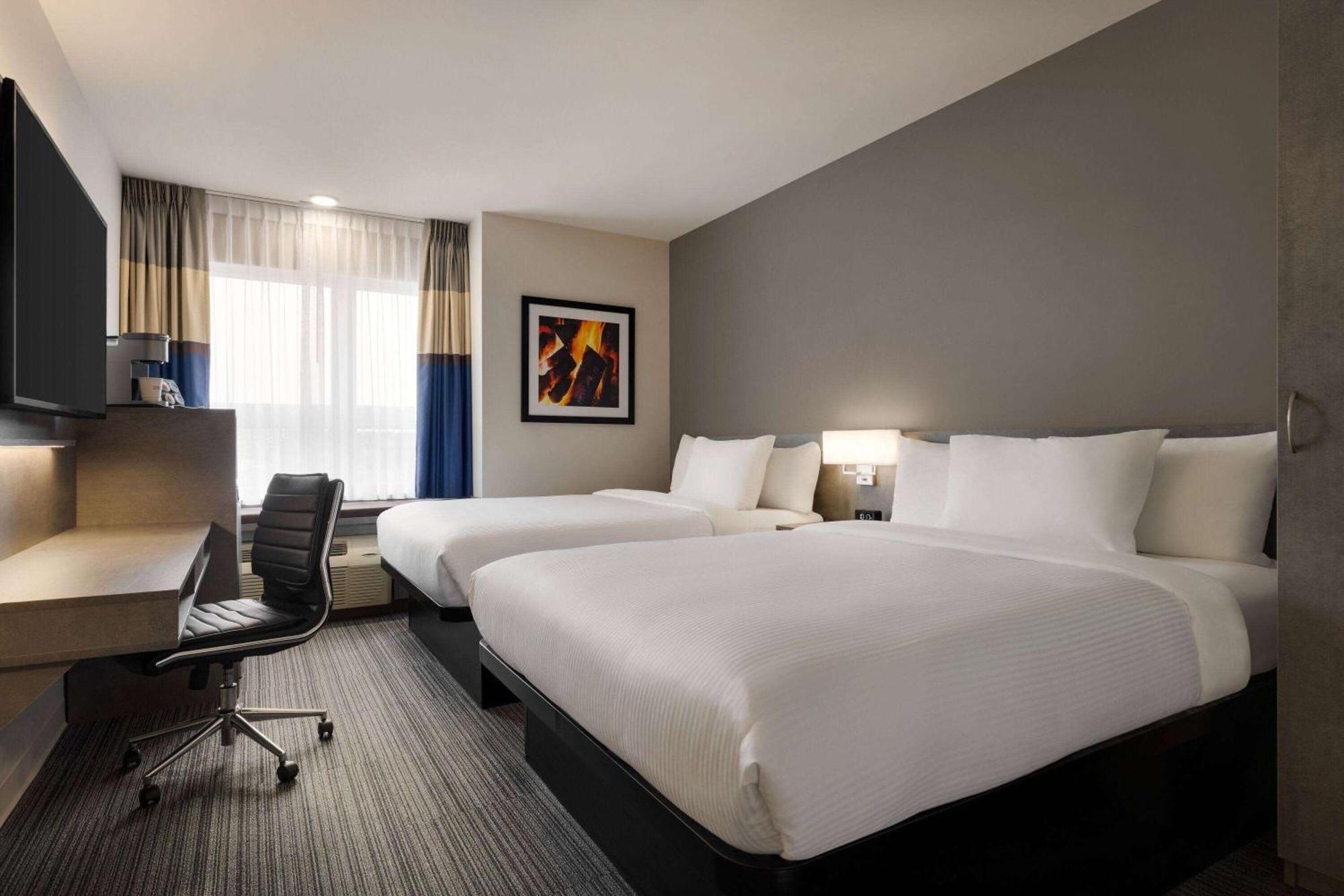 Microtel Inn & Suites By Wyndham Boisbriand Sainte-Therese Exterior photo
