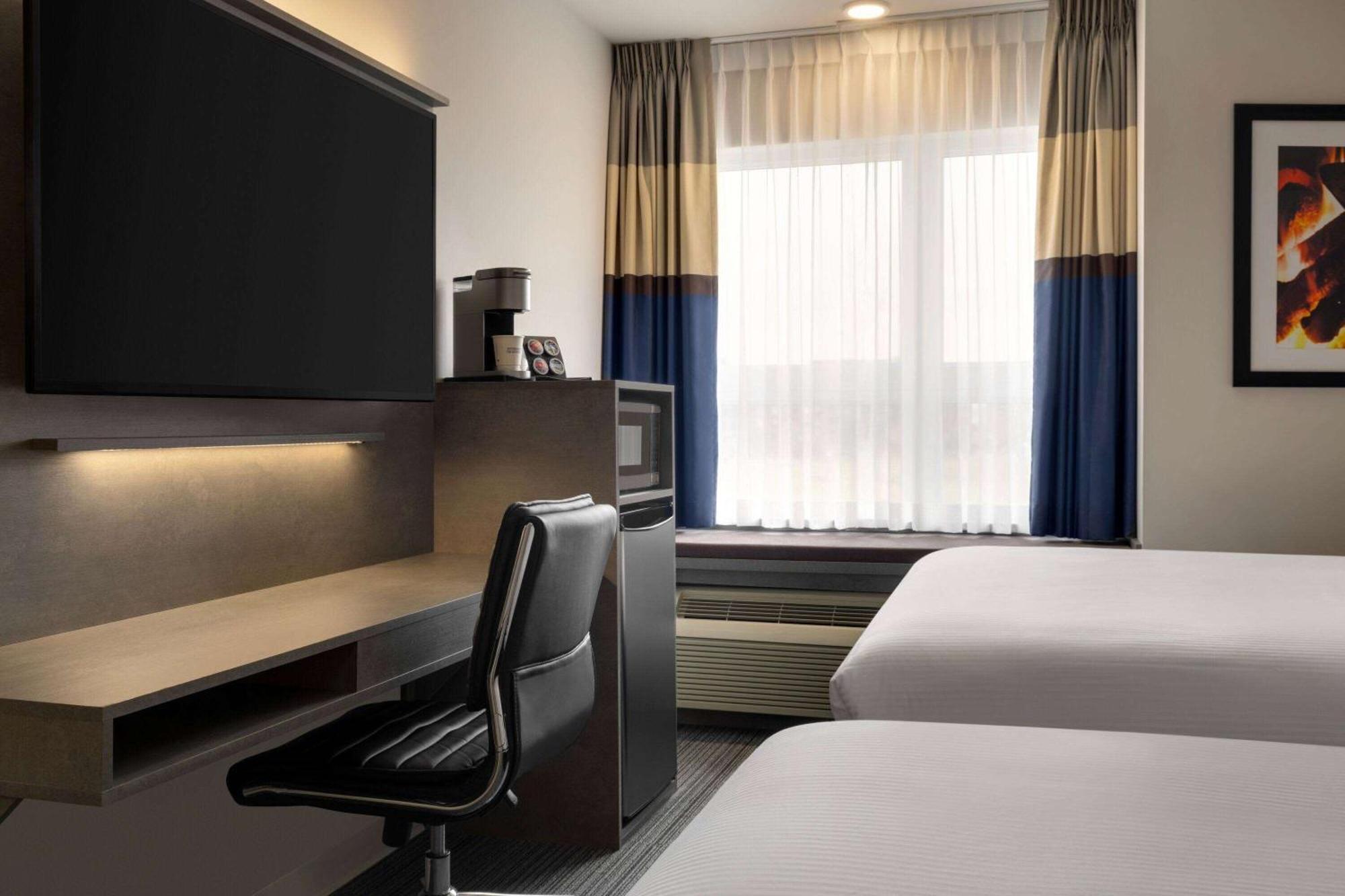 Microtel Inn & Suites By Wyndham Boisbriand Sainte-Therese Exterior photo